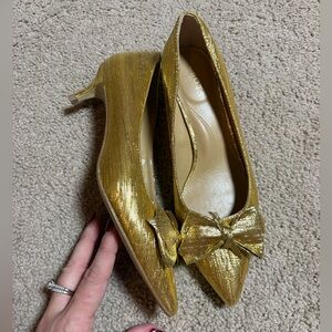 Talbots Sylvie Bow Kitten Heel Pumps gold size 6.5